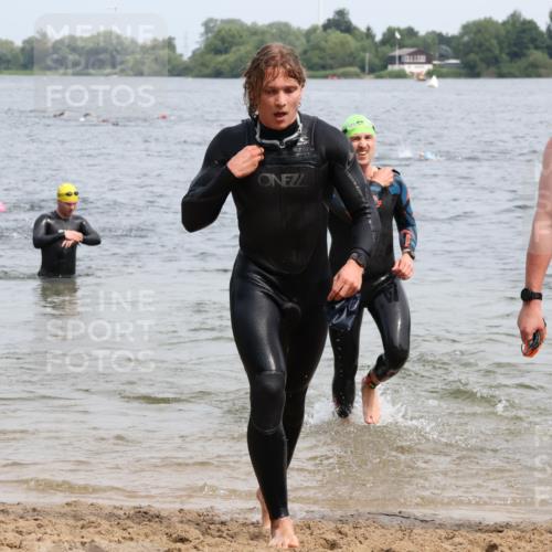 15.06.2025 - 27. Vierlanden-Triathlon Lena Gebhardt http://msf.ph/oto/8026496 15.06.2025 10:58:35 Schwimmen 636, 643, 667, 684, 732, 741, 747 meine-sportfotos.de
