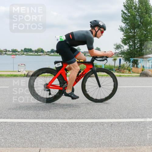 21.06.2025 - 27. Vierlanden-Triathlon H.Heesch http://msf.ph/oto/8026517 15.06.2025 12:13:21 Radfahren 727 meine-sportfotos.de