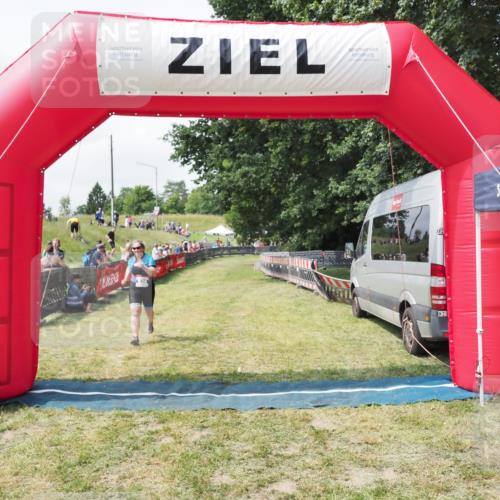 21.06.2025 - 27. Vierlanden-Triathlon MichiJ http://msf.ph/oto/8026522 15.06.2026 11:59:31 Ziel 538 meine-sportfotos.de