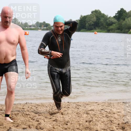 15.06.2025 - 27. Vierlanden-Triathlon Lena Gebhardt http://msf.ph/oto/8026536 15.06.2025 10:58:37 Schwimmen 636, 643, 667, 684, 732, 743, 747 meine-sportfotos.de
