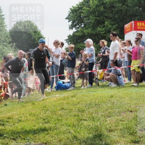 15.06.2025 - 27. Vierlanden-Triathlon KatJ http://msf.ph/oto/8026570 15.06.2025 11:00:21 Schwimmen 646, 657, 662, 694, 731 meine-sportfotos.de