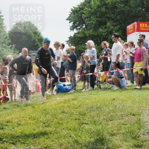 15.06.2025 - 27. Vierlanden-Triathlon KatJ http://msf.ph/oto/8026574 15.06.2025 11:00:21 Schwimmen 646, 657, 662, 694, 731 meine-sportfotos.de