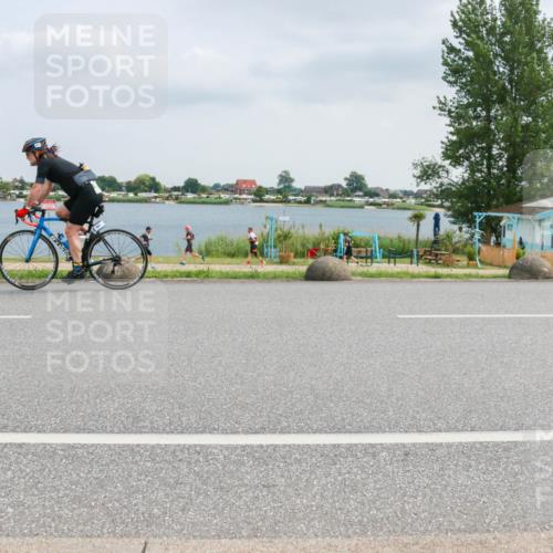 21.06.2025 - 27. Vierlanden-Triathlon H.Heesch http://msf.ph/oto/8026586 15.06.2025 12:13:44 Radfahren 890, 941, 950, 961 meine-sportfotos.de