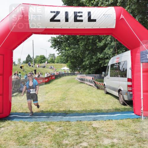 21.06.2025 - 27. Vierlanden-Triathlon MichiJ http://msf.ph/oto/8026589 15.06.2026 11:59:32 Ziel 538 meine-sportfotos.de