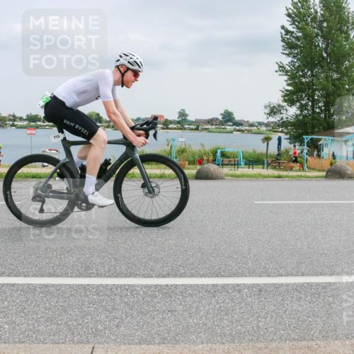 21.06.2025 - 27. Vierlanden-Triathlon H.Heesch http://msf.ph/oto/8026608 15.06.2025 12:13:58 Radfahren 642, 715 meine-sportfotos.de