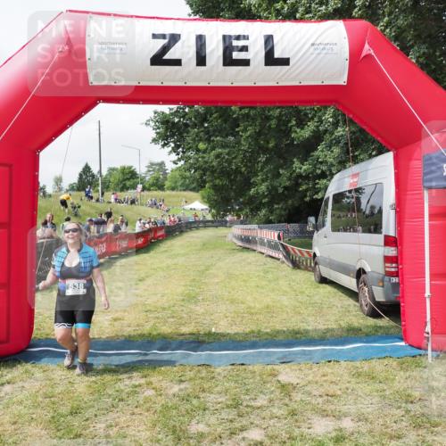 21.06.2025 - 27. Vierlanden-Triathlon MichiJ http://msf.ph/oto/8026610 15.06.2026 11:59:33 Ziel 538 meine-sportfotos.de
