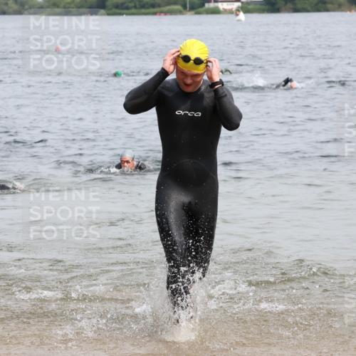 15.06.2025 - 27. Vierlanden-Triathlon Lena Gebhardt http://msf.ph/oto/8026631 15.06.2025 10:58:44 Schwimmen 636, 667, 684, 743, 747, 760 meine-sportfotos.de