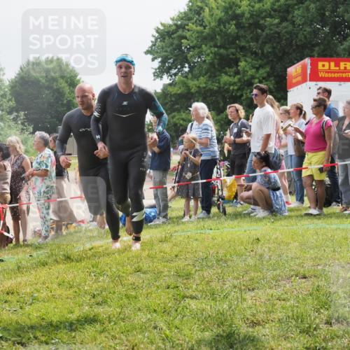 15.06.2025 - 27. Vierlanden-Triathlon KatJ http://msf.ph/oto/8026641 15.06.2025 11:00:22 Schwimmen 646, 657, 662, 694, 731 meine-sportfotos.de