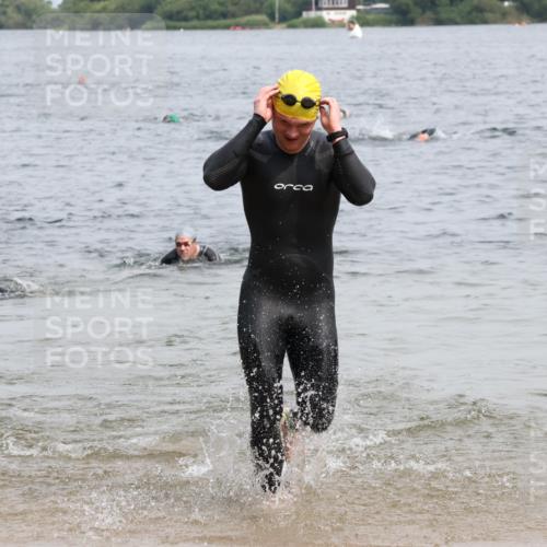 15.06.2025 - 27. Vierlanden-Triathlon Lena Gebhardt http://msf.ph/oto/8026642 15.06.2025 10:58:44 Schwimmen 636, 667, 684, 743, 747, 760 meine-sportfotos.de