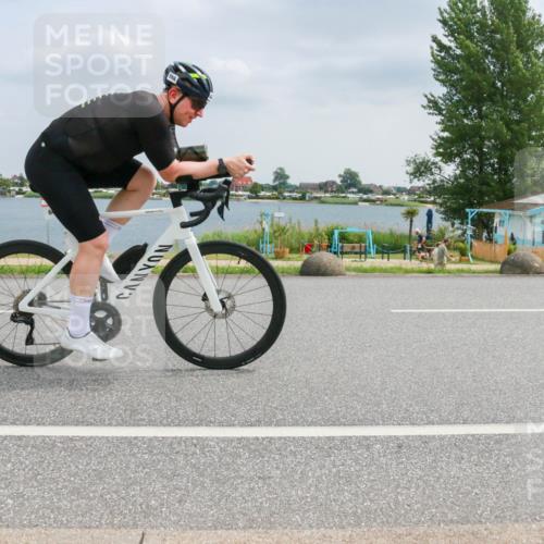 21.06.2025 - 27. Vierlanden-Triathlon H.Heesch http://msf.ph/oto/8026664 15.06.2025 12:14:36 Radfahren 668, 935 meine-sportfotos.de