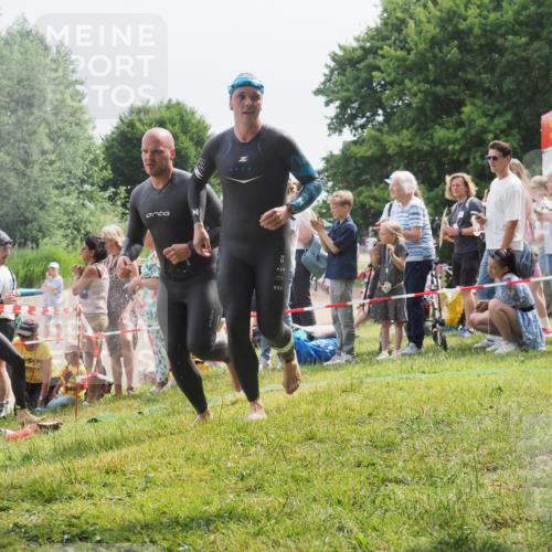 15.06.2025 - 27. Vierlanden-Triathlon KatJ http://msf.ph/oto/8026677 15.06.2025 11:00:23 Schwimmen 646, 657, 662, 694, 714, 731 meine-sportfotos.de