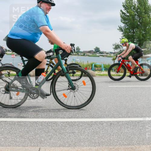 21.06.2025 - 27. Vierlanden-Triathlon H.Heesch http://msf.ph/oto/8026688 15.06.2025 12:14:53 Radfahren 812, 1039, 1040, 1042, 1043 meine-sportfotos.de