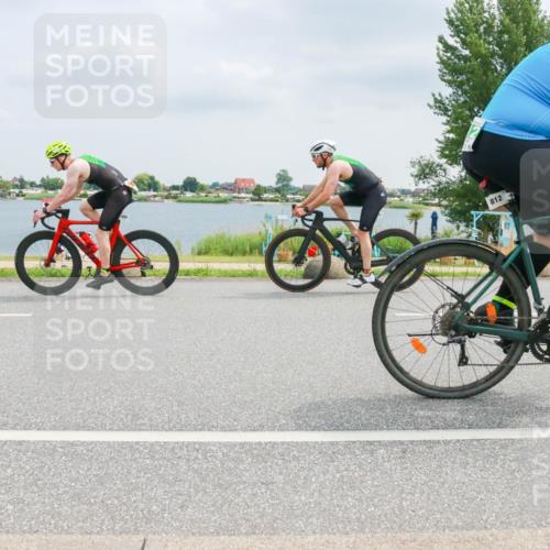 21.06.2025 - 27. Vierlanden-Triathlon H.Heesch http://msf.ph/oto/8026692 15.06.2025 12:14:53 Radfahren 812, 1039, 1040, 1042, 1043 meine-sportfotos.de