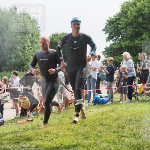 15.06.2025 - 27. Vierlanden-Triathlon KatJ http://msf.ph/oto/8026700 15.06.2025 11:00:23 Schwimmen 646, 657, 662, 694, 714, 731 meine-sportfotos.de
