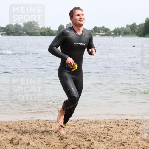 15.06.2025 - 27. Vierlanden-Triathlon Lena Gebhardt http://msf.ph/oto/8026711 15.06.2025 10:58:45 Schwimmen 636, 667, 684, 743, 747, 760 meine-sportfotos.de