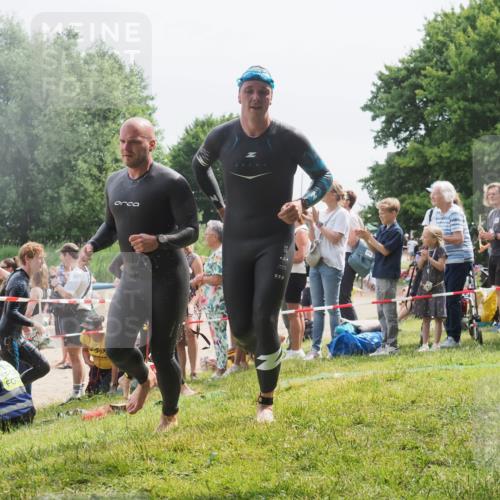 15.06.2025 - 27. Vierlanden-Triathlon KatJ http://msf.ph/oto/8026712 15.06.2025 11:00:23 Schwimmen 646, 657, 662, 694, 714, 731 meine-sportfotos.de