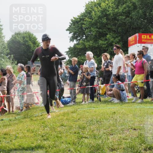 15.06.2025 - 27. Vierlanden-Triathlon KatJ http://msf.ph/oto/8026724 15.06.2025 11:00:24 Schwimmen 646, 657, 662, 694, 714, 731 meine-sportfotos.de