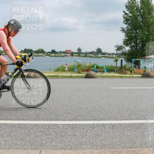 21.06.2025 - 27. Vierlanden-Triathlon H.Heesch http://msf.ph/oto/8026730 15.06.2025 12:15:09 Radfahren 894, 910 meine-sportfotos.de