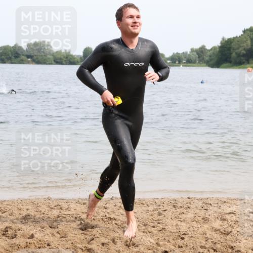 15.06.2025 - 27. Vierlanden-Triathlon Lena Gebhardt http://msf.ph/oto/8026733 15.06.2025 10:58:46 Schwimmen 636, 667, 684, 743, 747, 760 meine-sportfotos.de