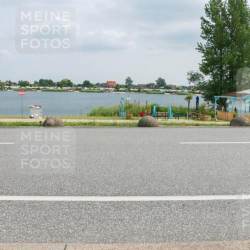 21.06.2025 - 27. Vierlanden-Triathlon H.Heesch http://msf.ph/oto/8026734 15.06.2025 12:15:13 Radfahren 831, 910 meine-sportfotos.de