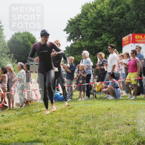 15.06.2025 - 27. Vierlanden-Triathlon KatJ http://msf.ph/oto/8026735 15.06.2025 11:00:25 Schwimmen 646, 657, 662, 694, 714, 731 meine-sportfotos.de