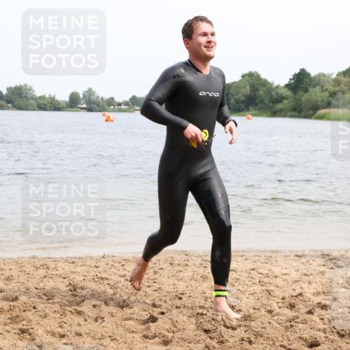 15.06.2025 - 27. Vierlanden-Triathlon Lena Gebhardt http://msf.ph/oto/8026740 15.06.2025 10:58:46 Schwimmen 636, 667, 684, 743, 747, 760 meine-sportfotos.de