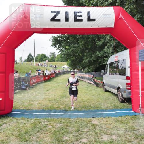21.06.2025 - 27. Vierlanden-Triathlon MichiJ http://msf.ph/oto/8026758 15.06.2026 12:00:56 Ziel 495 meine-sportfotos.de