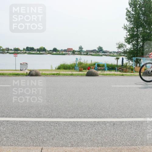 15.06.2025 - 27. Vierlanden-Triathlon H.Heesch http://msf.ph/oto/8026781 15.06.2025 10:27:45 Radfahren 75, 100, 529, 552 meine-sportfotos.de