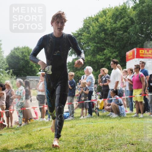 15.06.2025 - 27. Vierlanden-Triathlon KatJ http://msf.ph/oto/8026795 15.06.2025 11:00:26 Schwimmen 646, 657, 662, 694, 714, 731 meine-sportfotos.de