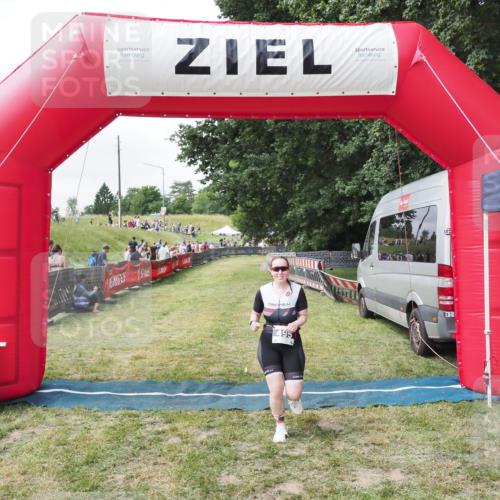 21.06.2025 - 27. Vierlanden-Triathlon MichiJ http://msf.ph/oto/8026809 15.06.2026 12:00:57 Ziel 495 meine-sportfotos.de