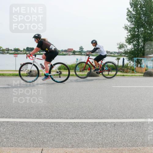 15.06.2025 - 27. Vierlanden-Triathlon H.Heesch http://msf.ph/oto/8026812 15.06.2025 10:27:46 Radfahren 75, 100, 505, 529, 552 meine-sportfotos.de