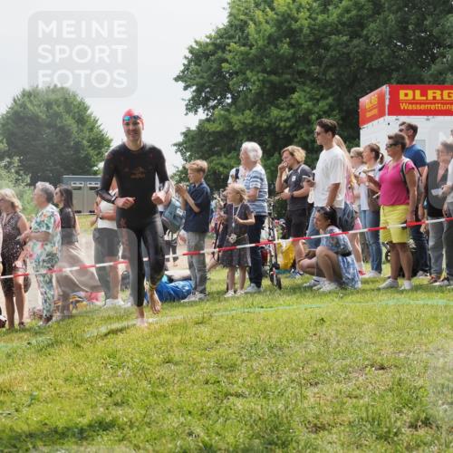 15.06.2025 - 27. Vierlanden-Triathlon KatJ http://msf.ph/oto/8026814 15.06.2025 11:00:28 Schwimmen 646, 657, 662, 694, 714, 731 meine-sportfotos.de