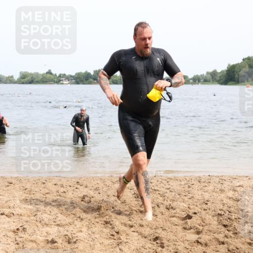 15.06.2025 - 27. Vierlanden-Triathlon Lena Gebhardt http://msf.ph/oto/8026825 15.06.2025 10:58:54 Schwimmen 706, 709, 743, 760 meine-sportfotos.de