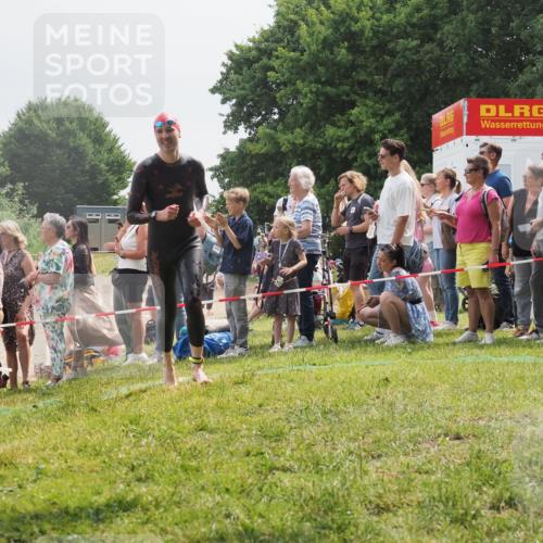 15.06.2025 - 27. Vierlanden-Triathlon KatJ http://msf.ph/oto/8026826 15.06.2025 11:00:28 Schwimmen 646, 657, 662, 694, 714, 731 meine-sportfotos.de