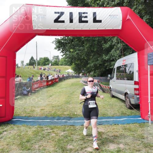 21.06.2025 - 27. Vierlanden-Triathlon MichiJ http://msf.ph/oto/8026828 15.06.2026 12:00:57 Ziel 495 meine-sportfotos.de