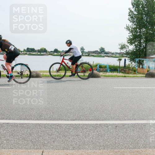 15.06.2025 - 27. Vierlanden-Triathlon H.Heesch http://msf.ph/oto/8026834 15.06.2025 10:27:46 Radfahren 75, 100, 505, 529, 552 meine-sportfotos.de