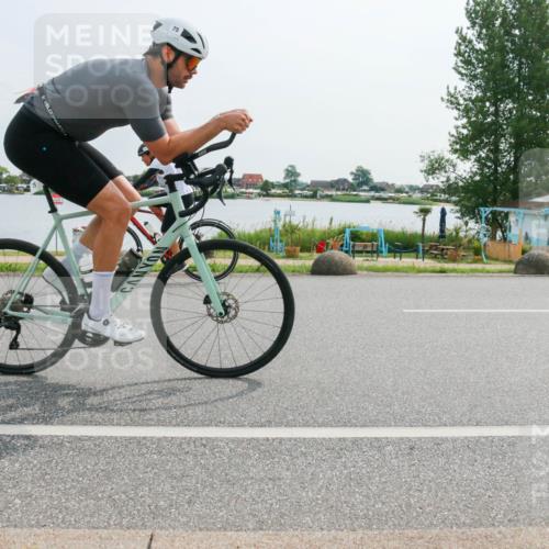 15.06.2025 - 27. Vierlanden-Triathlon H.Heesch http://msf.ph/oto/8026837 15.06.2025 10:27:46 Radfahren 75, 100, 505, 529, 552 meine-sportfotos.de