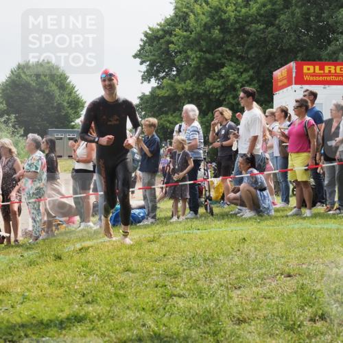 15.06.2025 - 27. Vierlanden-Triathlon KatJ http://msf.ph/oto/8026840 15.06.2025 11:00:28 Schwimmen 646, 657, 662, 694, 714, 731 meine-sportfotos.de