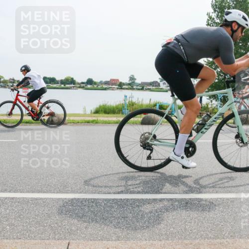 15.06.2025 - 27. Vierlanden-Triathlon H.Heesch http://msf.ph/oto/8026843 15.06.2025 10:27:46 Radfahren 75, 100, 505, 529, 552 meine-sportfotos.de