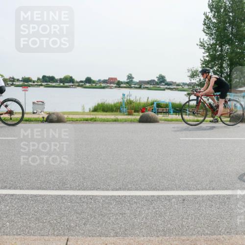 15.06.2025 - 27. Vierlanden-Triathlon H.Heesch http://msf.ph/oto/8026846 15.06.2025 10:27:46 Radfahren 75, 100, 505, 529, 552 meine-sportfotos.de