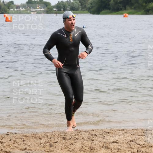 15.06.2025 - 27. Vierlanden-Triathlon Lena Gebhardt http://msf.ph/oto/8026849 15.06.2025 10:58:58 Schwimmen 706, 709, 760 meine-sportfotos.de