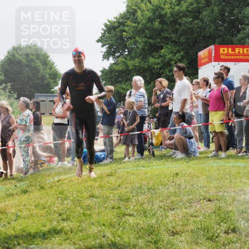 15.06.2025 - 27. Vierlanden-Triathlon KatJ http://msf.ph/oto/8026854 15.06.2025 11:00:28 Schwimmen 646, 657, 662, 694, 714, 731 meine-sportfotos.de