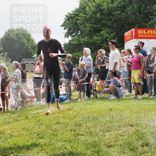 15.06.2025 - 27. Vierlanden-Triathlon KatJ http://msf.ph/oto/8026865 15.06.2025 11:00:28 Schwimmen 646, 657, 662, 694, 714, 731 meine-sportfotos.de