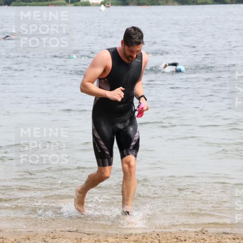 15.06.2025 - 27. Vierlanden-Triathlon Lena Gebhardt http://msf.ph/oto/8026866 15.06.2025 10:59:00 Schwimmen 706, 709, 760 meine-sportfotos.de