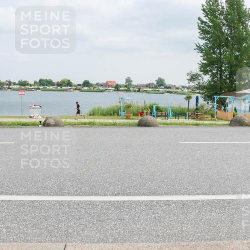 21.06.2025 - 27. Vierlanden-Triathlon H.Heesch http://msf.ph/oto/8026868 15.06.2025 12:16:30 Radfahren 895, 926 meine-sportfotos.de