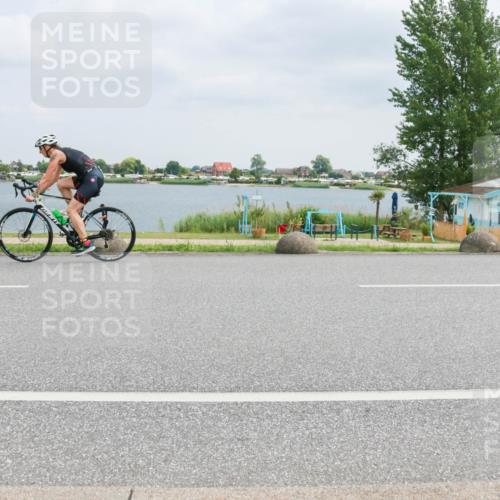 21.06.2025 - 27. Vierlanden-Triathlon H.Heesch http://msf.ph/oto/8026870 15.06.2025 12:16:30 Radfahren 895, 926 meine-sportfotos.de