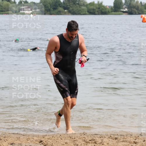 15.06.2025 - 27. Vierlanden-Triathlon Lena Gebhardt http://msf.ph/oto/8026871 15.06.2025 10:59:00 Schwimmen 706, 709, 760 meine-sportfotos.de