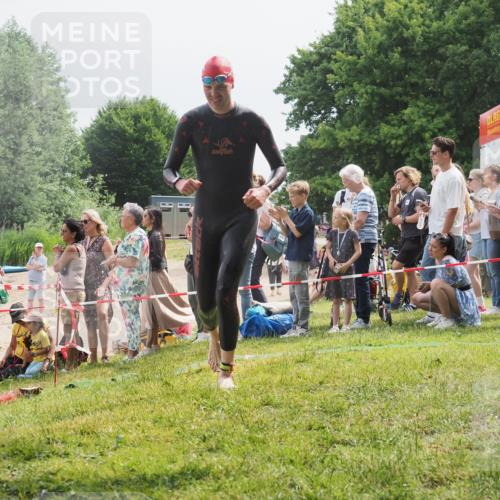 15.06.2025 - 27. Vierlanden-Triathlon KatJ http://msf.ph/oto/8026887 15.06.2025 11:00:29 Schwimmen 646, 657, 662, 694, 714, 731 meine-sportfotos.de