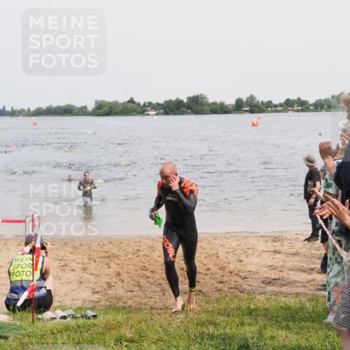 21.06.2025 - 27. Vierlanden-Triathlon MichiJ http://msf.ph/oto/8026888 15.06.2026 10:57:33 Schwimmen 707, 722 meine-sportfotos.de
