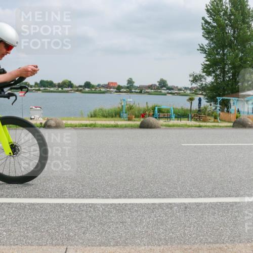 21.06.2025 - 27. Vierlanden-Triathlon H.Heesch http://msf.ph/oto/8026891 15.06.2025 12:16:46 Radfahren 808, 838, 862, 918 meine-sportfotos.de